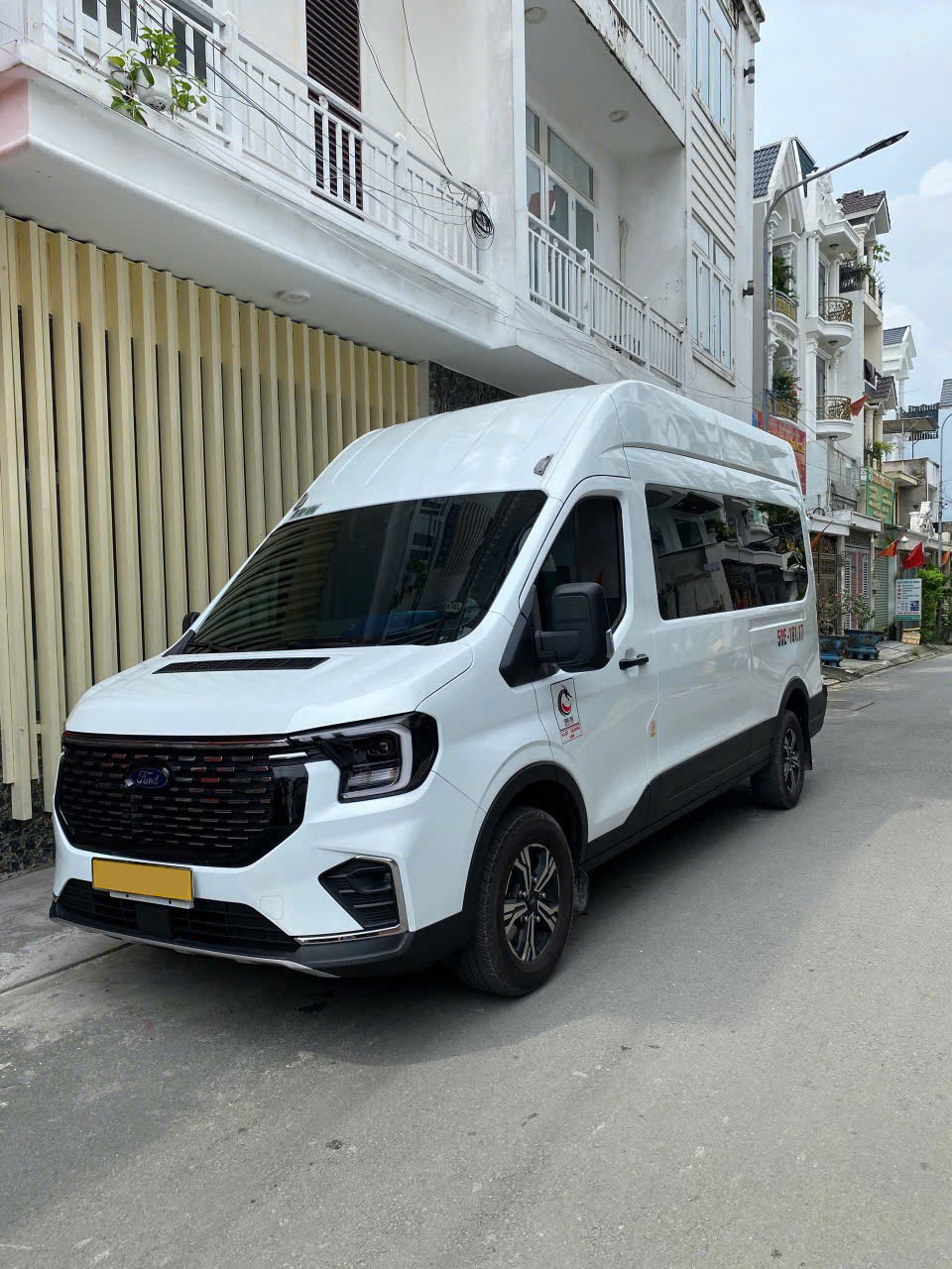 Thuê Xe 16 Chỗ Mũi Né Có Lái