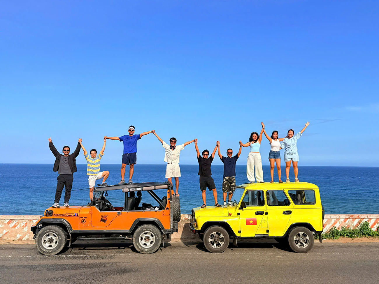 Tour Jeep hoàng hôn sử dụng xe Jeep riêng, đón và trả khách tại khách sạn Mũi Né